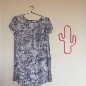 Long tunic top with short sleeves